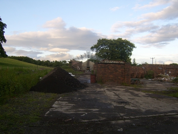 Photo 6"x4" Looking into derelict farm buildings at Old Edinbarnet Bearsden c2008