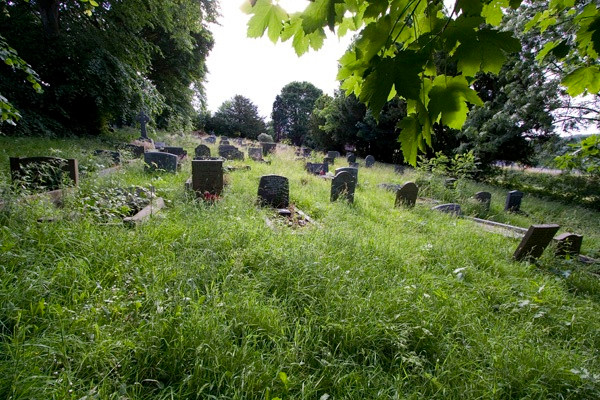 Photo 6"x4" Church graveyard Old Brampton c2008