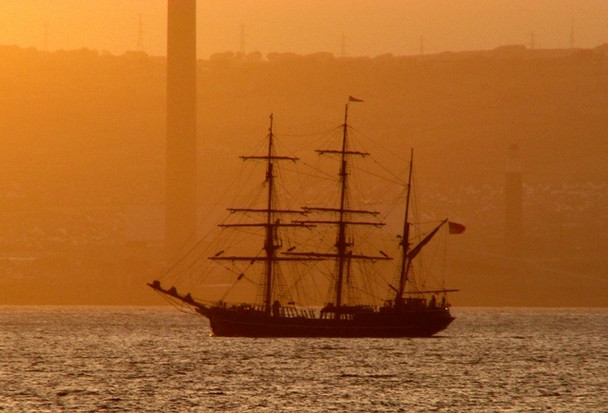 Photo 6"x4" The 'Jeanie Johnston' in Belfast Lough Bangor\/J5081 c2008