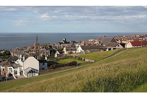 Photo 6"x4" Macduff from the War Memorial Macduff c2008