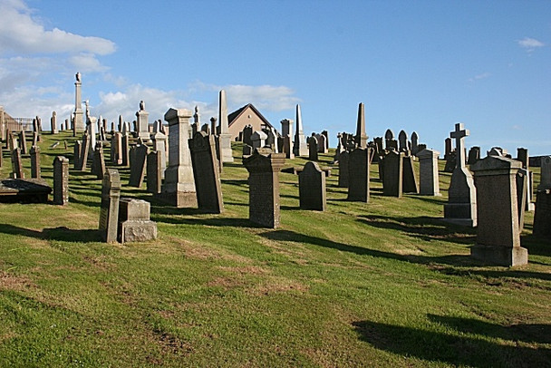 Photo 6"x4" Macduff Parish Kirkyard Macduff c2008