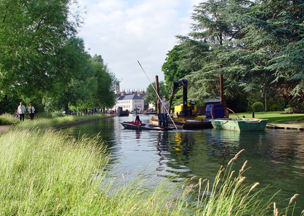 Photo 6"x4" Punting past the dredger on the Cam Cambridge\/TL4658 c2008