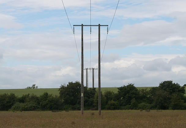 Photo 6"x4" Power as the blackbird flies Baughton c2008