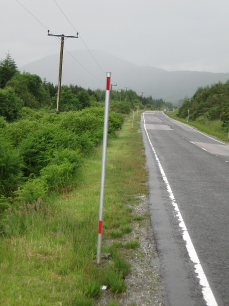 Photo 6"x4" Snow poles, A85, Glen Lochy Arinabea c2008
