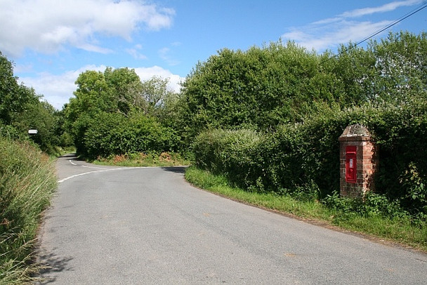 Photo 6"x4" Victorian Postbox, Ham Green Ham Green\/SO7444 c2008