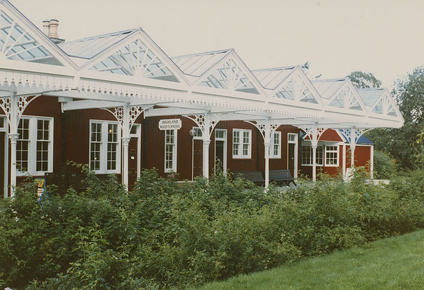 Photo 6"x4" Strathpeffer station, platform side Strathpeffer c1987