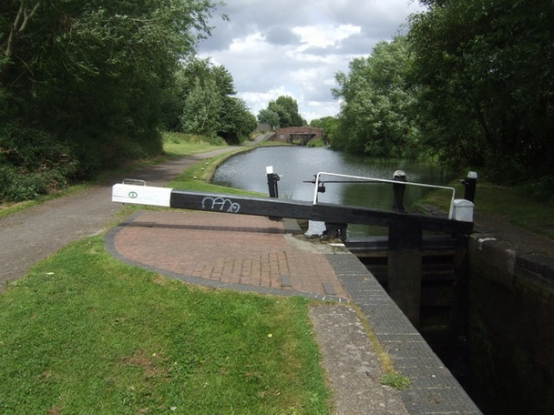 Photo 6"x4" Stourbridge Canal, Lock No. 2 Brierley Hill\/SO9286 c2008