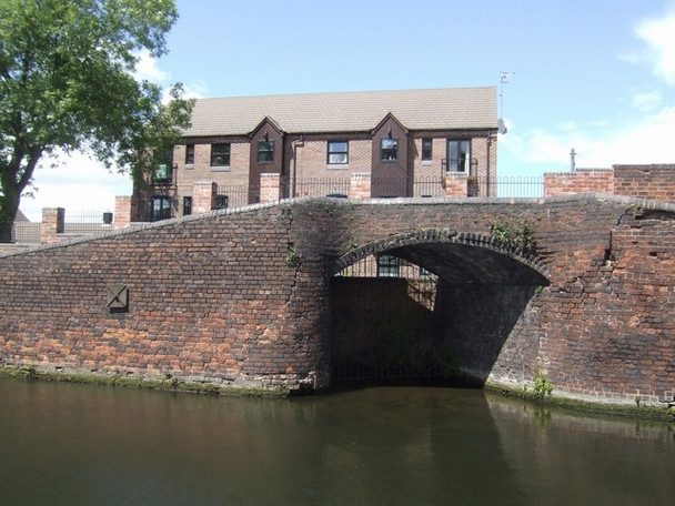 Photo 6"x4" Stourbridge Canal,  Bridge over wharf access Buckpool\/SO8986 c2008