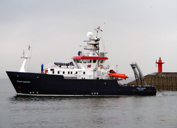 Photo 6"x4" RV 'Prince Madog' departing Bangor Bangor\/J5081 c2008