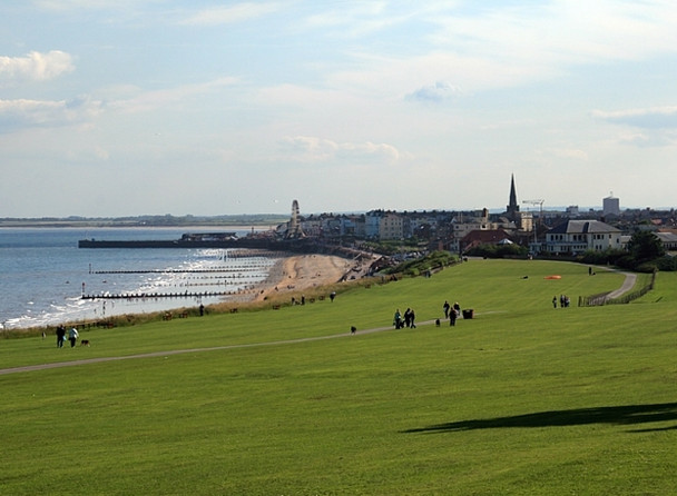Photo 6"x4" Clifftop green Bridlington c2008