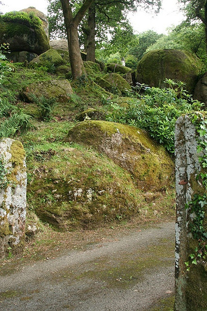 Photo 6"x4" Lustleigh: garden boulders Lustleigh c2008