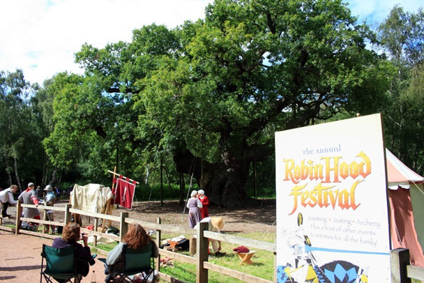Photo 6"x4" Medieval Preparations by The Major Oak Edwinstowe c2008