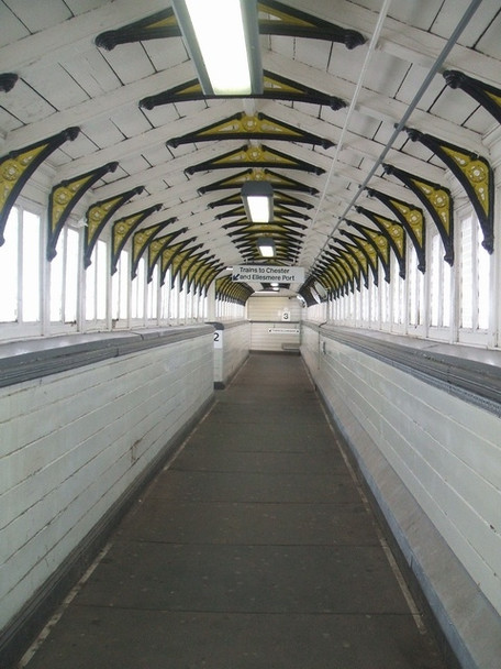 Photo 6"x4" Hooton Station Footbridge Willaston\/SJ3377 c2008