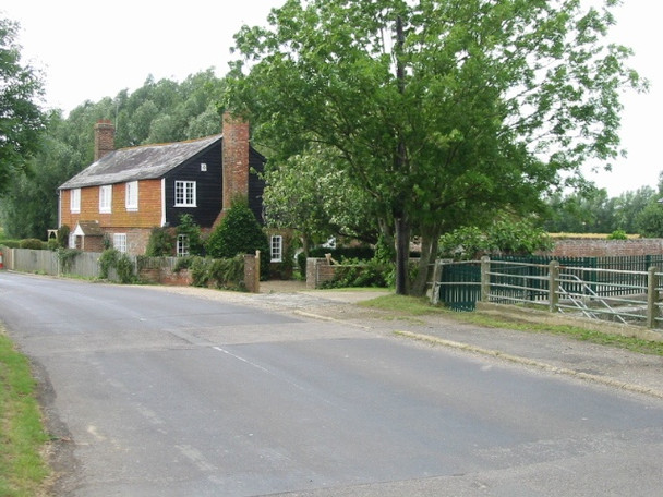 Photo 6"x4" Potmans Heath Cottage on Wittersham Road Potman's Heath c2008