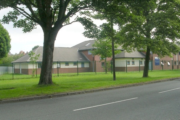 Photo 6"x4" South Seacroft One Stop Shop & Doctor's Surgery - Foundry Lane Brooklands\/SE3435 c2008