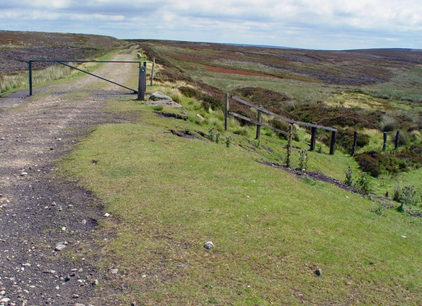 Photo 6"x4" The disused railway line, towards Rosedale Cockayne c2008