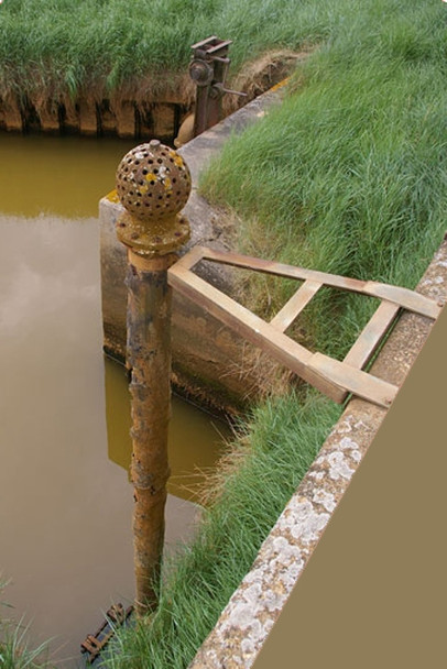Photo 6"x4" Sluice vent? Wolferton c2008