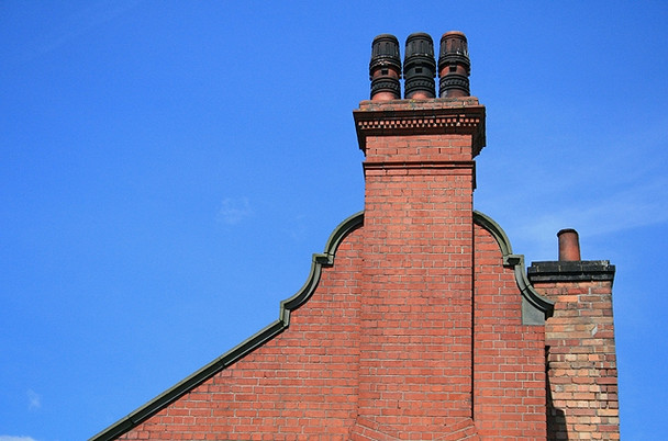 Photo 6"x4" Victoria Hotel, Gable and Chimneys Beeston\/SK5236 c2008