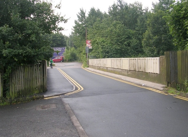 Photo 6"x4" Bridge LBE 1\/34 - New Pudsey Station Pudsey\/SE2233 c2008