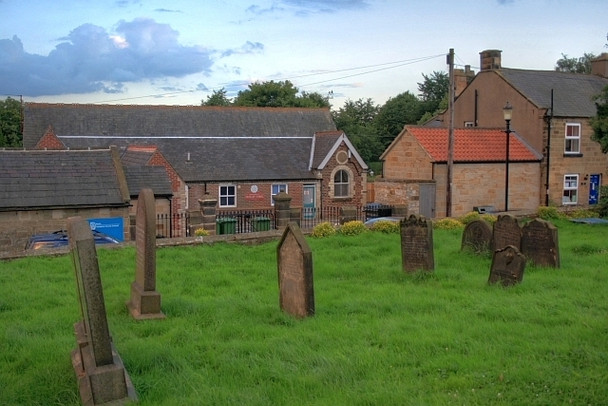 Photo 6"x4" St. Peter's Churchyard Osmotherley c2008