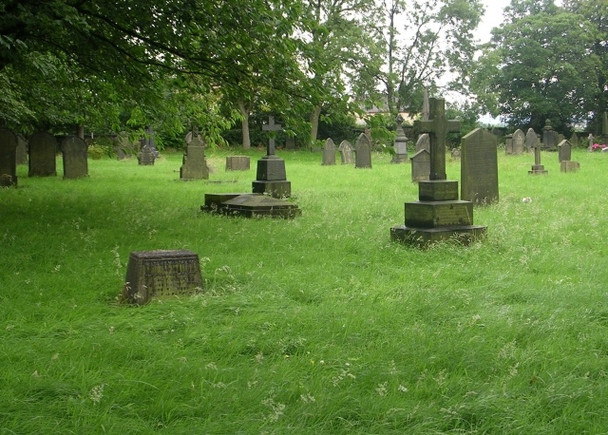 Photo 6"x4" All Saints Graveyard - Church Road, Robberttown Liversedge c2008