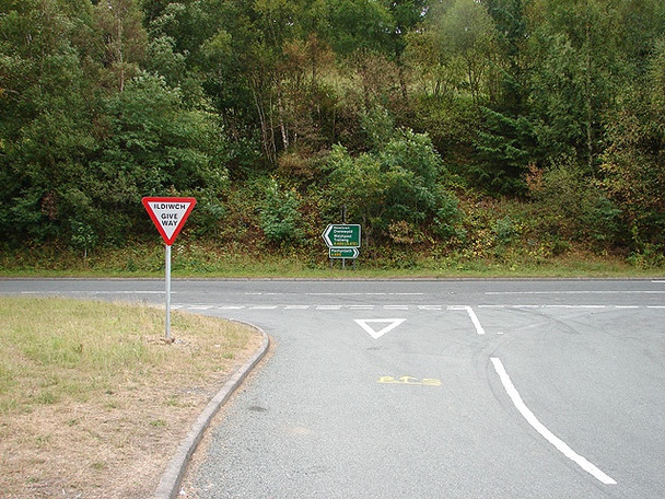 Photo 6"x4" The junction of the A489 and B4404 roads just to the west of Cemmaes Road Cemmaes Road\/Glantwymyn c2006