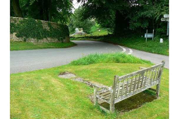 Photo 6"x4" Road junction, Duntisbourne Abbots Duntisbourne Abbots c2008