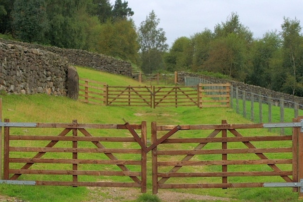 Photo 6"x4" Gates at Otterhills Fadmoor c2008