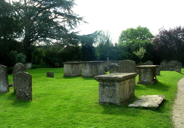 Photo 6"x4" St Cyriac's Graveyard - Church Street, Lacock Lacock c2008