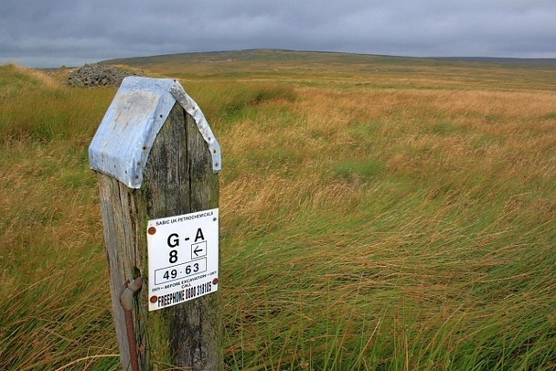 Photo 6"x4" Pipeline Marker Hebden c2008