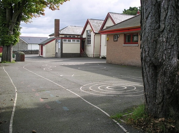 Photo 6"x4" Playground, Rhigos school Bryn\/SN9205 c2008