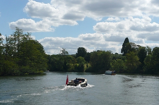 Photo 6"x4" Below Culham Court Henley-on-Thames c2008