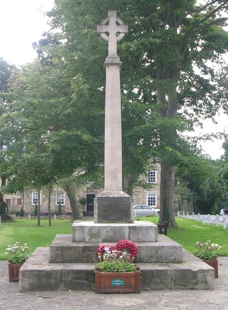 Photo 6"x4" Thorp Arch War Memorial - Village Green Thorp Arch c2008