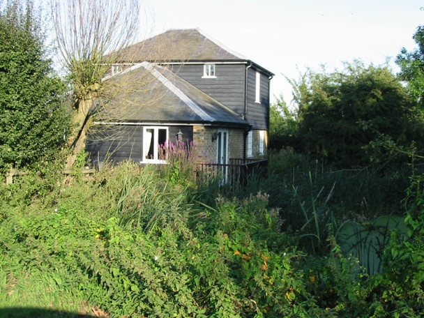 Photo 6"x4" The Granary beside a pond at Sheriff's Court Hoo\/TR2964 c2008