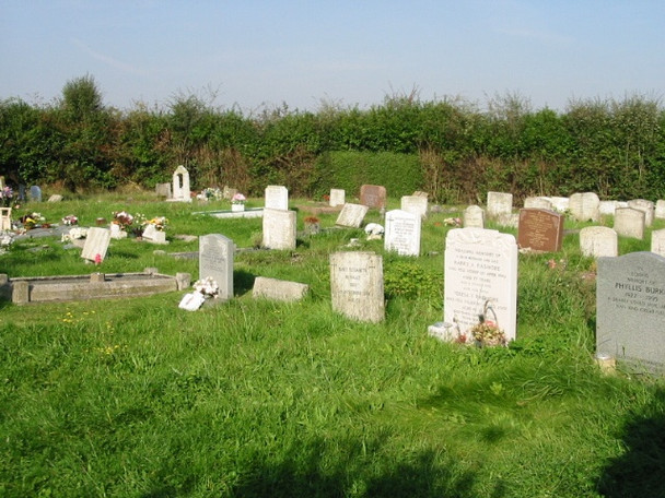 Photo 6"x4" Small cemetery on the outskirts of Crockenhill Swanley\/TQ5168 c2008
