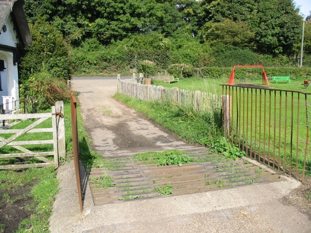 Photo 6"x4" Cattle grid keeping cattle in Fredville Park Frogham\/TR2550 c2008
