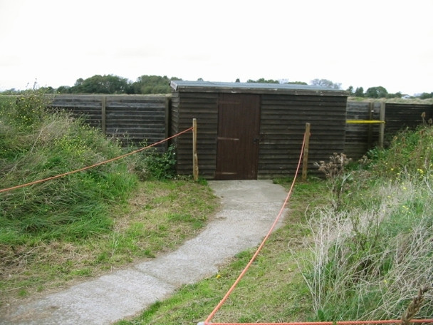 Photo 6"x4" Birdwatching hide on farmland near Sandwich Bay Sandwich Bay Estate c2008