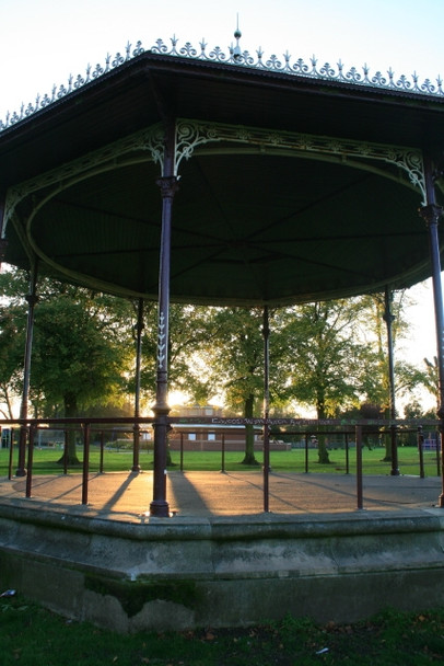 Photo 6"x4" Closer to the West Park Bandstand Long Eaton c2008