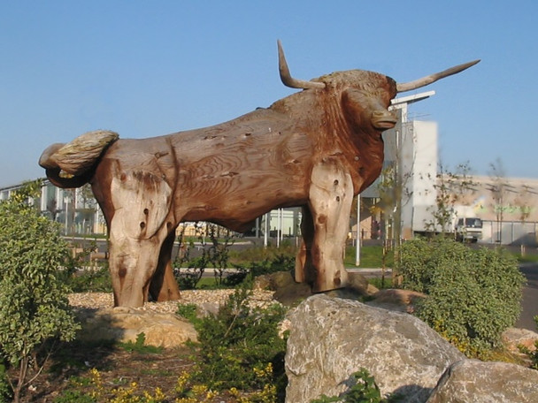 Photo 6"x4" Statue of a bull Compass\/ST2933 c2008