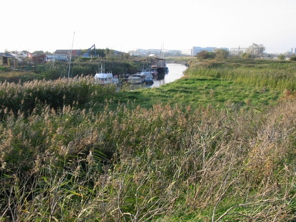 Photo 6"x4" Boats moored on the River Stour Sandwich c2008