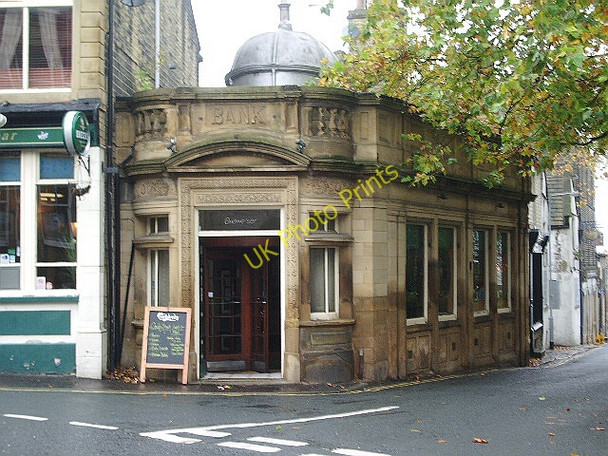 Photo 6"x4" Former bank, The Cross, Elland Elland c2008