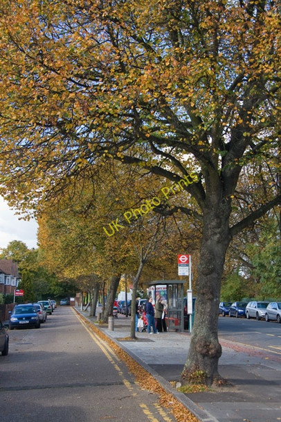 Photo 6"x4" Waiting For The Bus Finchley c2008