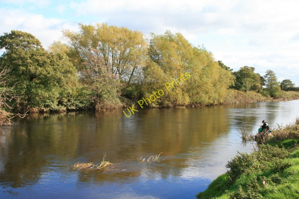 Photo 6"x4" A Fisherman on The Derwent Ambaston c2008
