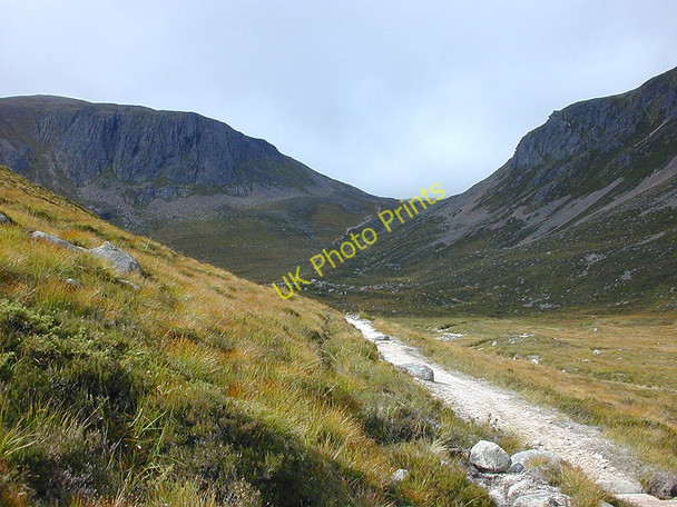 Photo 6"x4" Entering Coire Etchachan Sg\u00f9rr an Lochan Uaine c2002