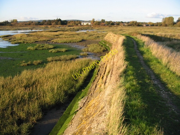 Photo 6"x4" Looking N towards Fishbourne along footpath on sea wall Fishbourne\/SU8304 c2008