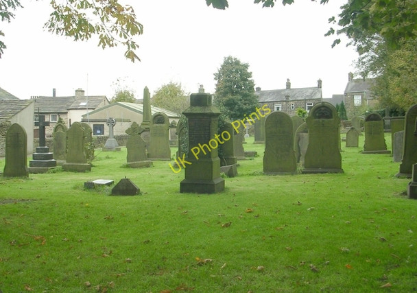 Photo 6"x4" St Peter's Methodist Church Graveyard - Main Street Cross Hills\/SE0044 c2008