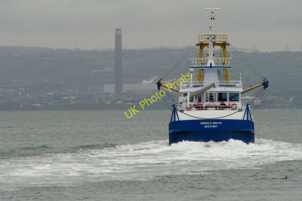 Photo 6"x4" The 'Emerald Gratia' in Belfast Lough Bangor\/J5081 c2008