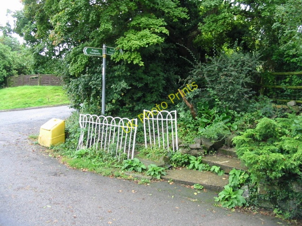 Photo 6"x4" Footpath on Cullens Road Elham c2008