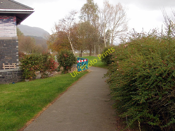 Photo 6"x4" Footpath beside the old Co-op store at Porthmadog Porthmadog c2007