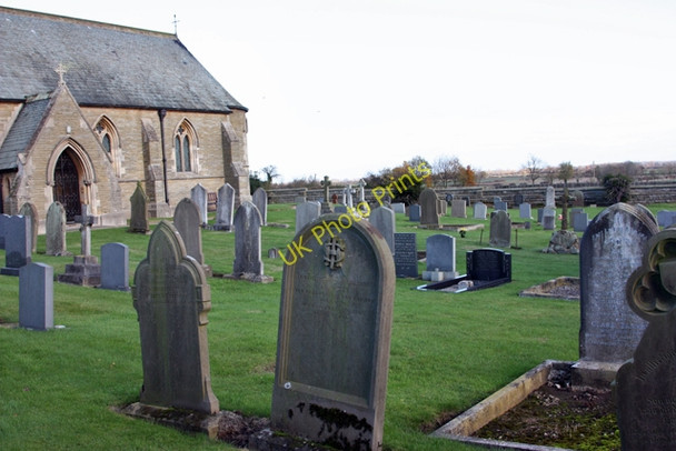 Photo 6"x4" St Margaret's Churchyard, Beswick Beswick\/TA0148 c2008